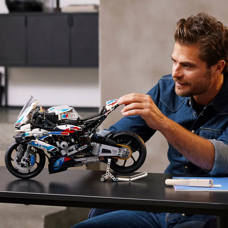 LEGO BMW M 1000 RR (Technic)